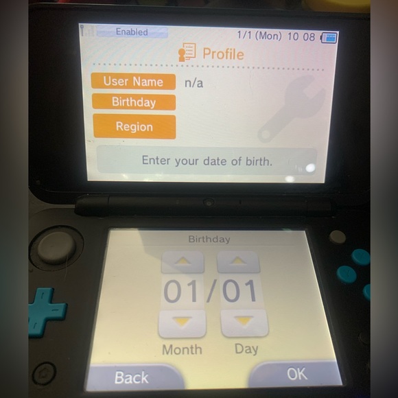 New Nintendo 2DS XL Black/Blue, no stylus - Picture 2 of 3